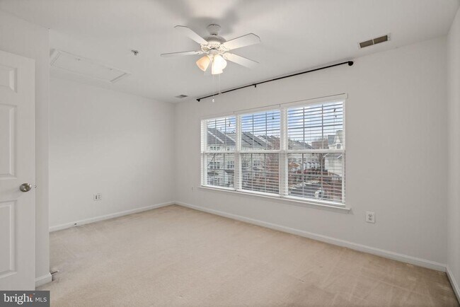 Building Photo - 5061 Kilburn St