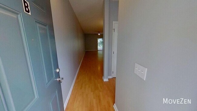 Building Photo - 725 Bragg Dr