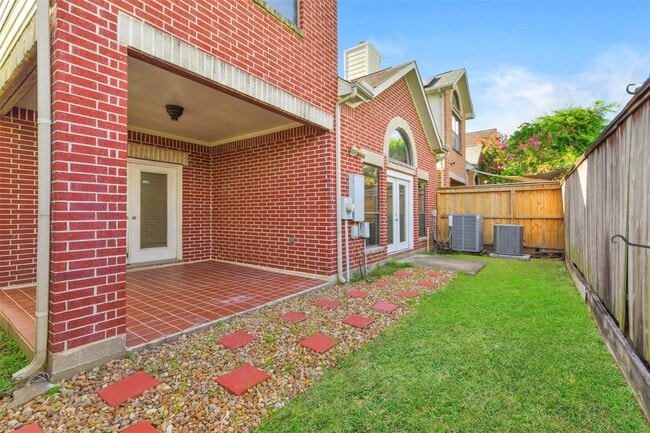 Building Photo - 9810 Marlink