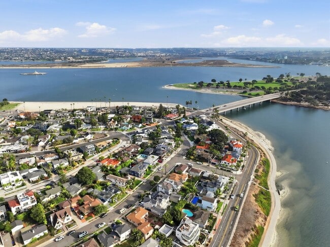 Building Photo - MISSION BAY 4-BED/3-BATH - 3 MIN WALK TO BAY