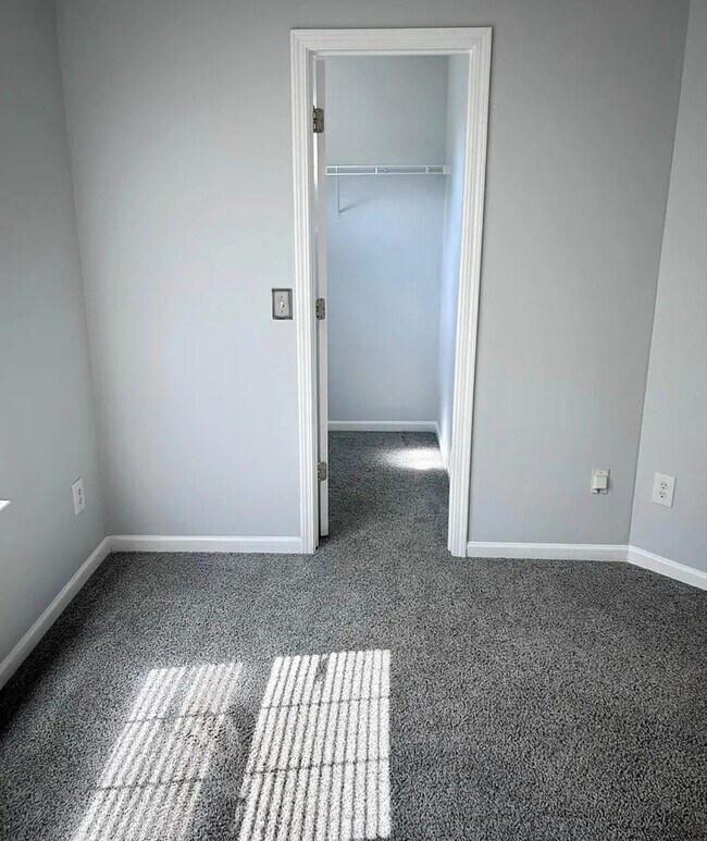 Building Photo - 8662 Meadowmont View Dr
