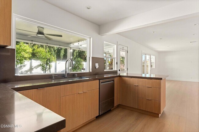 Building Photo - 84 Sunny Vista Ave