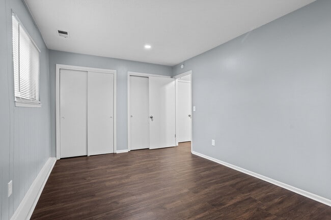 Building Photo - 5605 W 58th St