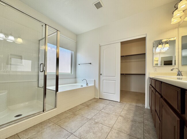 Building Photo - 10037 White Mulberry Dr