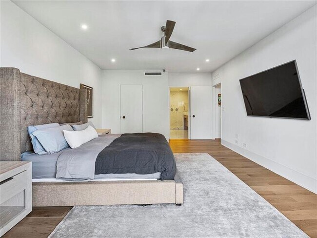 Building Photo - 2660 Peachtree Rd NW