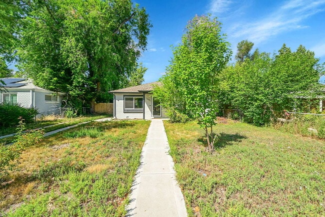 Building Photo - $2,225.00, 2-bed, 1-bath located in Denver.