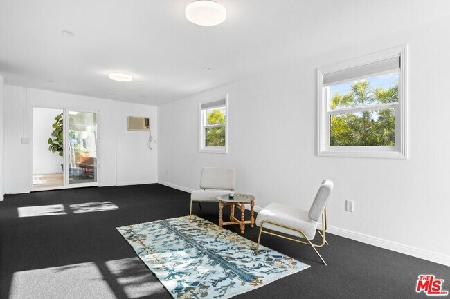 Building Photo - 2400 W 74th St