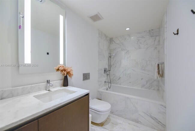 Building Photo - 1451 Brickell Ave