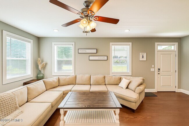 Building Photo - 29 Downing Dr