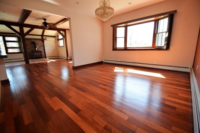 Building Photo - 64 Ballardvale St
