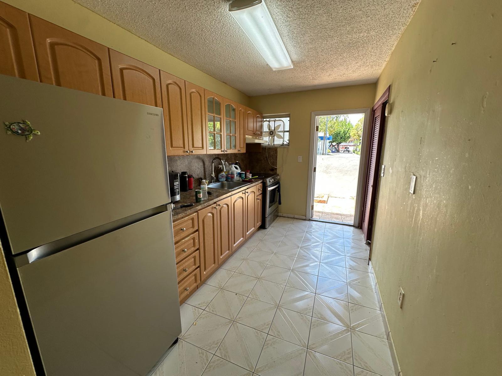 Building Photo - 881 SW 66th Ave