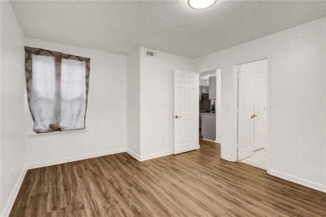 Building Photo - 1004 Sandy Ln Dr
