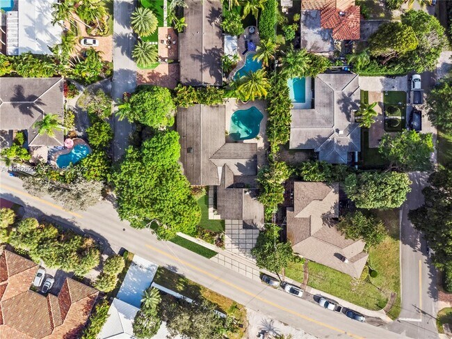 Building Photo - 2132 Middle River Dr