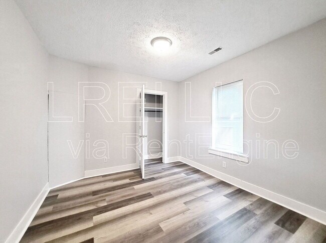 Building Photo - 310 S 28th St