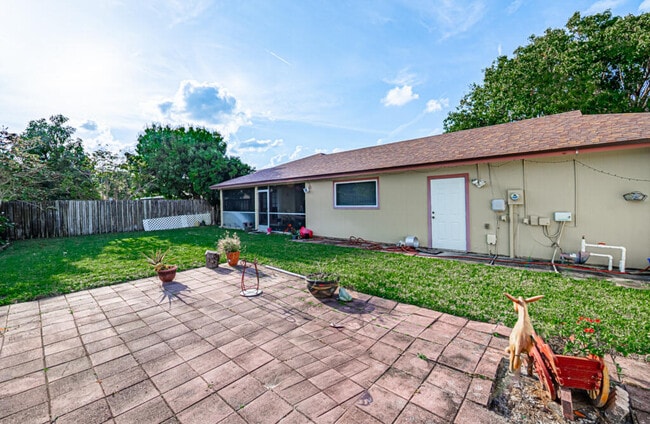 Building Photo - 1242 Wyndcliff Dr