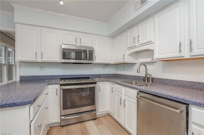 Building Photo - 521 Shakespeare Dr