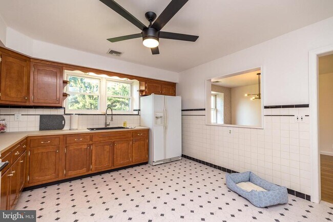 Building Photo - 932 Croton Rd