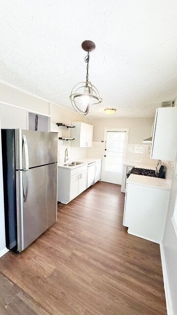 Building Photo - NORTH EAST SIDE 3 BEDROOM HOME AVAILABLE NOW!