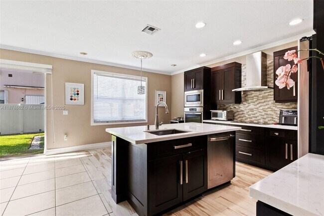 Building Photo - 15816 SW 48th Manor