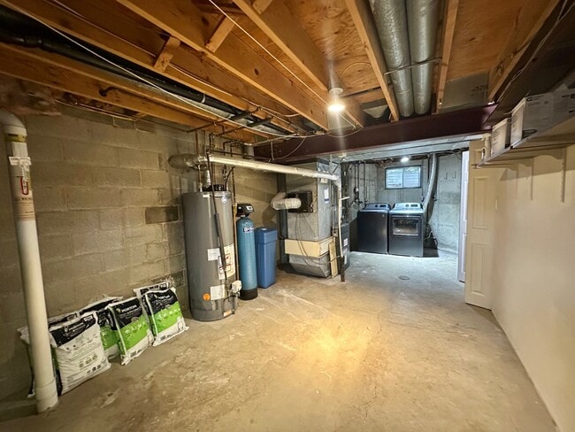 Building Photo - 4N355 Knoll Creek Dr