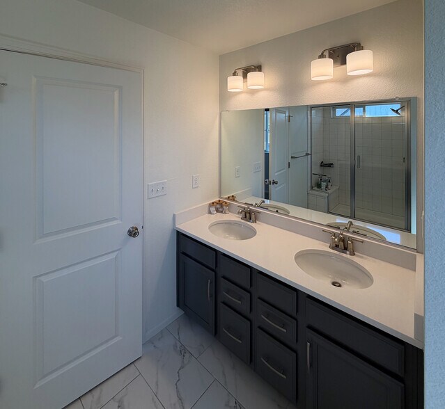 Building Photo - 2497 Winding Dr