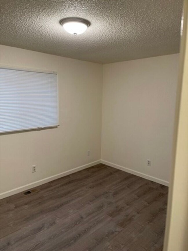 Building Photo - 4 Bedroom Duplex