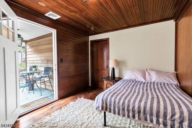 Building Photo - 363 Lakeside Blvd