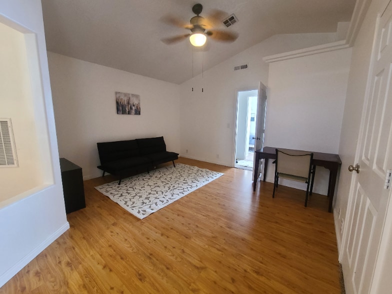 Building Photo - 991 N 2100 W