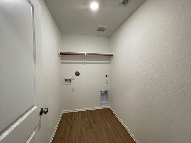 Building Photo - 3411 Golden Amber Ct