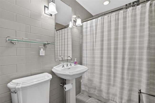 Building Photo - 3107 S Emerson St