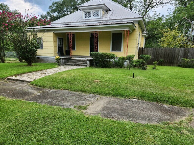 Primary Photo - 735 Roseneath Ave