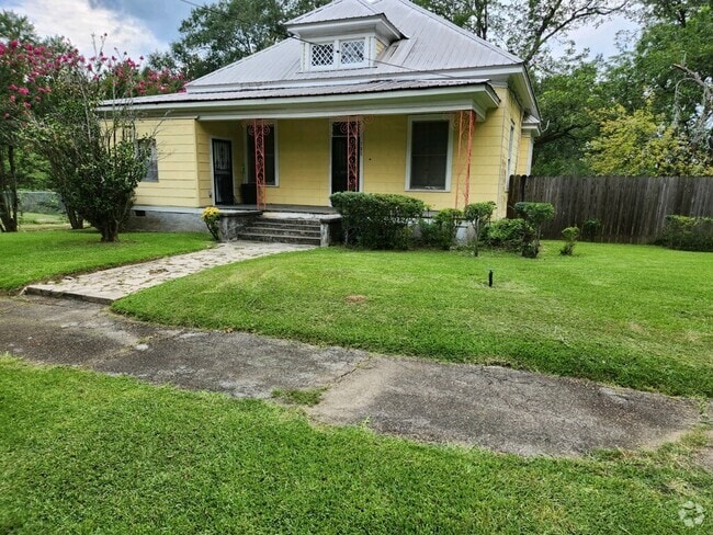 Building Photo - 735 Roseneath Ave