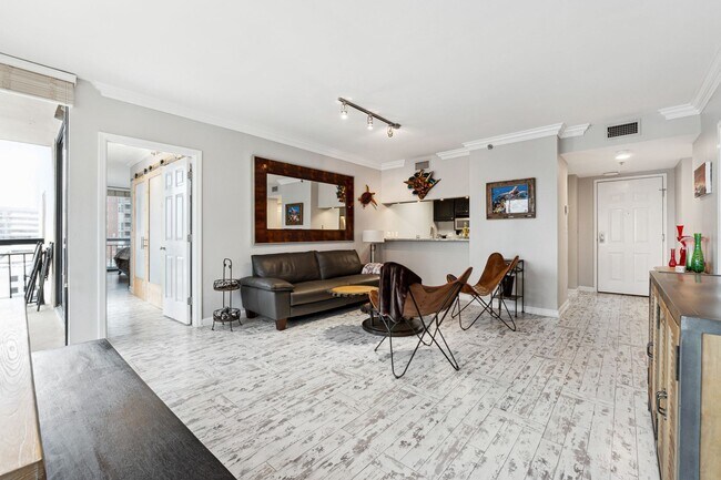 Building Photo - Renovated Condo with Skyline Views
