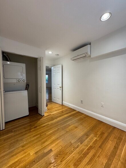 Building Photo - 85 E Brookline St