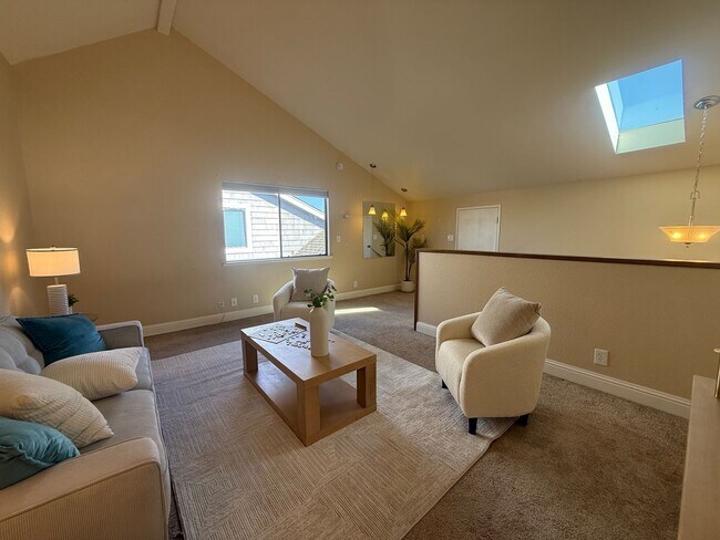 Building Photo - 1166 Capri Dr