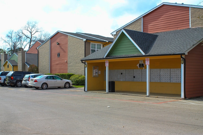 Building Photo - 2431 Farm to Market 1960 Rd W