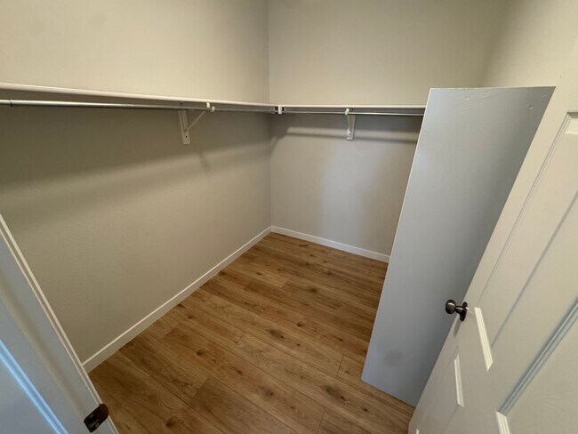 Building Photo - Spacious Condo in the Heart of Aurora
