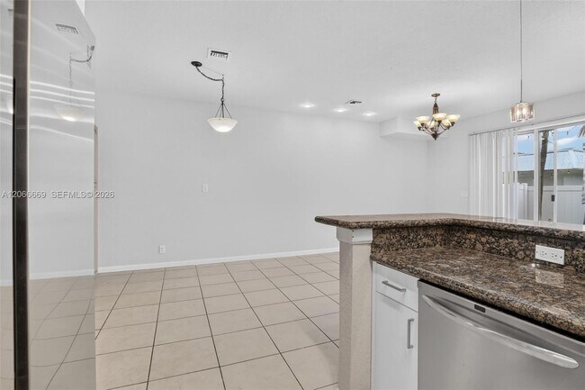 Building Photo - 5337 SW 40th Ave
