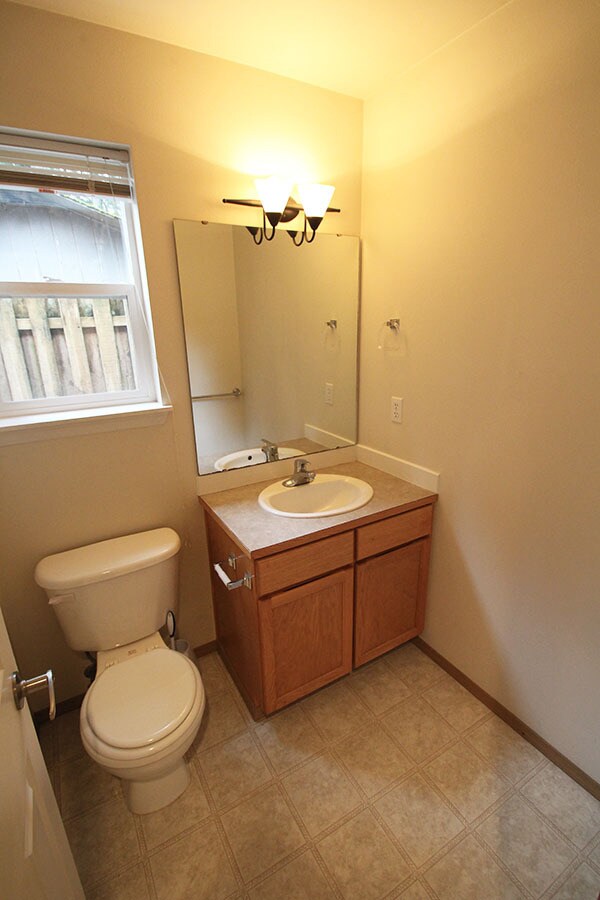 Building Photo - Cai Duplex - Lynnwood