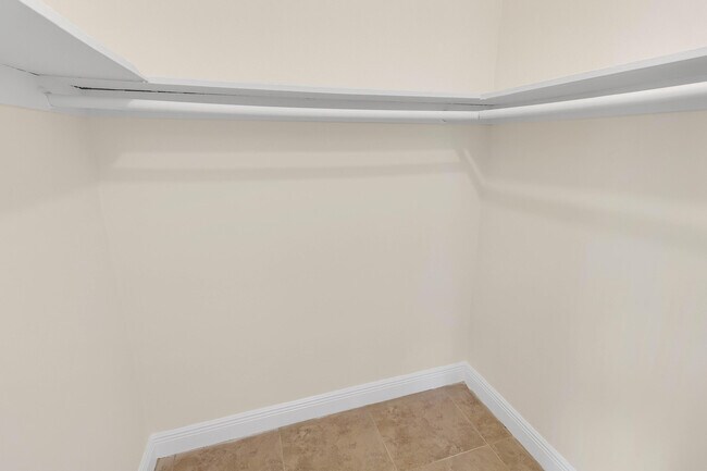 Building Photo - 560 NE 46th St