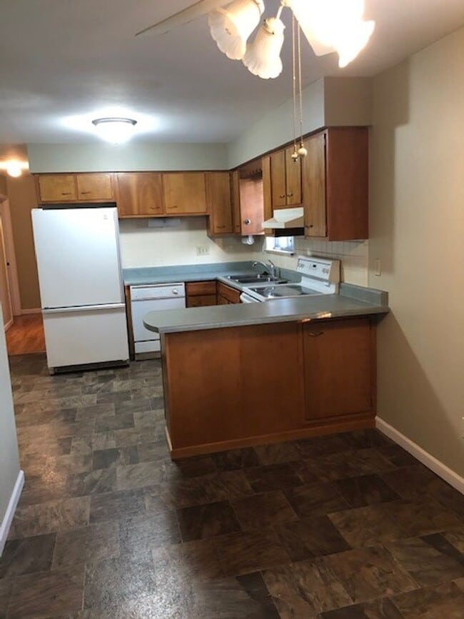 Building Photo - 3 BR 2 BA Ranch