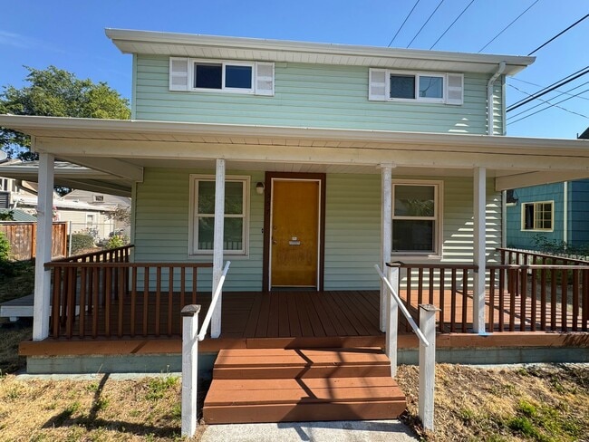 Building Photo - 3 Bedroom House off Jefferson St.