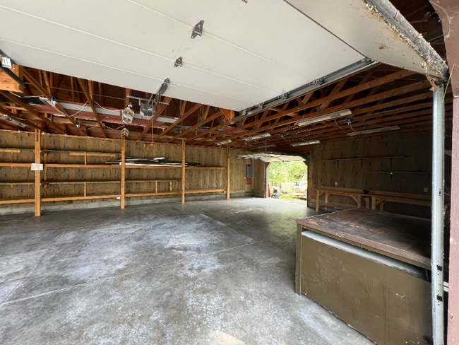 Building Photo - 2207 Eagle Ln