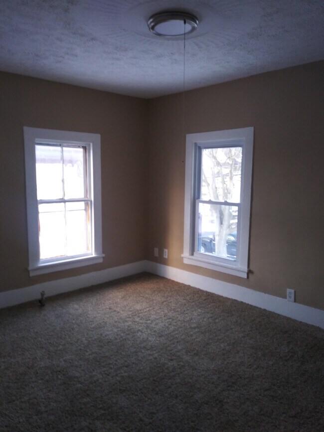 Building Photo - 15 Garrow St