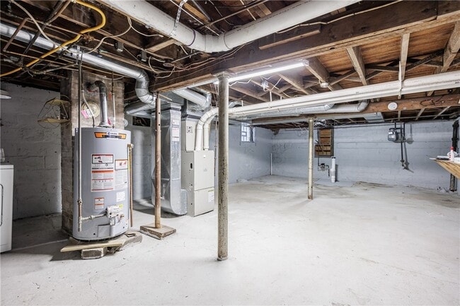 Building Photo - 35 Lawton St