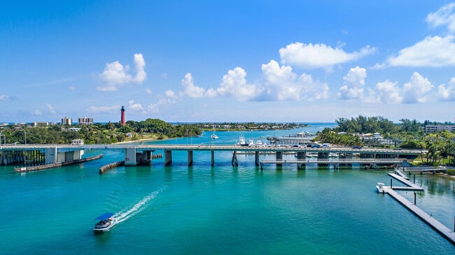 Building Photo - 409 Lighthouse Dr