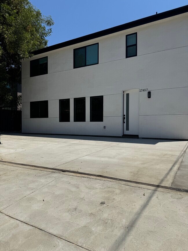 Building Photo - 17457 Bullock St