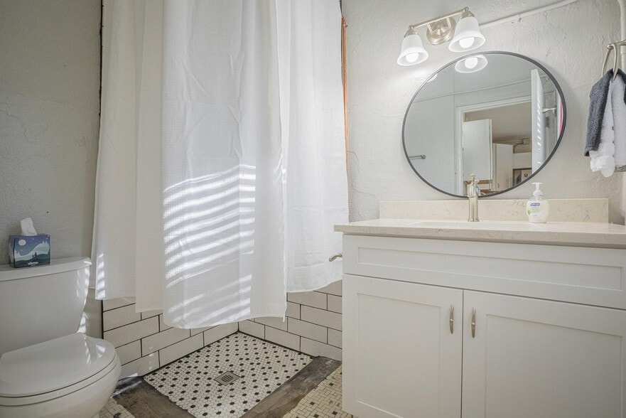 Building Photo - 840 Bobbin Mill Rd