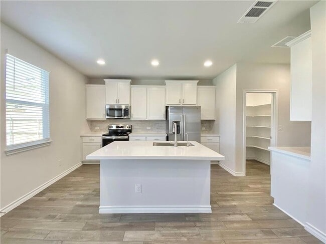 Building Photo - 208 Caisson Trl