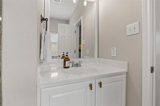 Building Photo - 2414 Powderham Ln